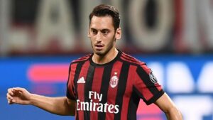 Calhanoglu fantasma con l’ Austria Vienna, crisi nera per il turco