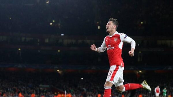 Ozil arsenal esultanza champions league ottobre