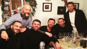 Milan, Bonucci a cena con ex Juventus: tifosi irritati – FOTO