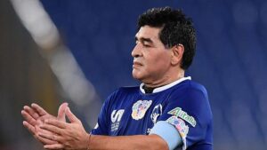 Social, duro attacco di Maradona a Montella
