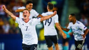 Regine dal cuore d’oro in Bundesliga: i ricchi danno ai poveri