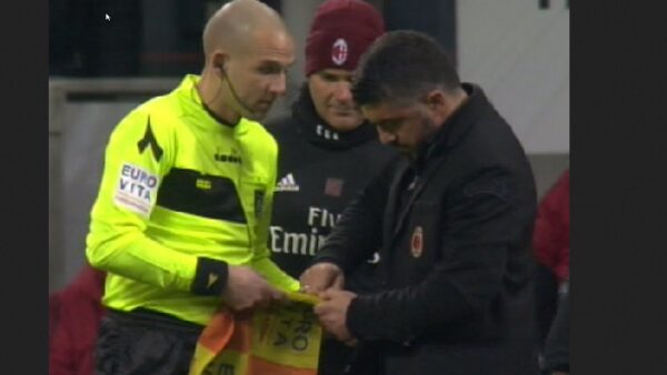 Gattuso bandierina milan sampdoria