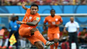 Milan, Depay continua ad essere al centro dei desideri