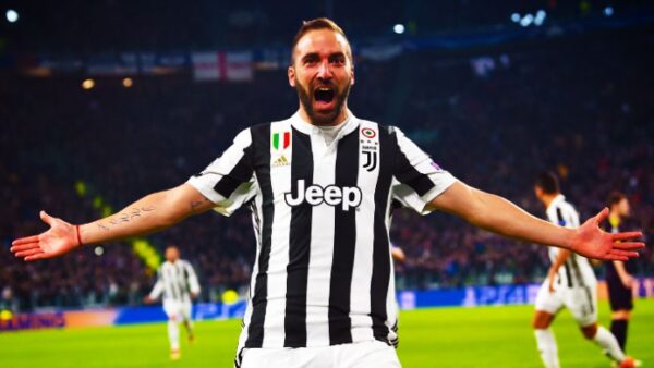 Higuain esultanza juventus febbraio 2018