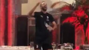 Buonumore Milan, Higuain balla e si diverte per la gioia dei compagni – VIDEO