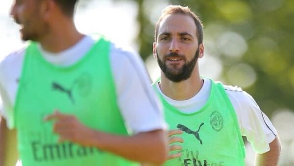 Higuain Milanello