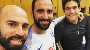Suso e Mauri sfottono Higuain sui social: «Hanno sprecato tutte le XXL per lui»