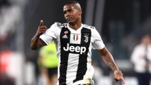 Juventus-Milan, Douglas Costa si o no? Bernardeschi scalda i motori