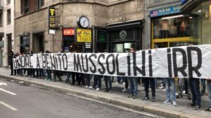 Coppa Italia: ora spunta lo striscione pro Mussolini degli ultrà laziali – FOTO