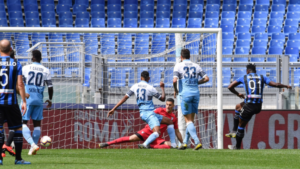 L’Atalanta batte la Lazio, per il Milan si fa dura