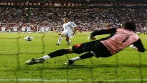 Shevchenko: «Ecco cosa pensai prima di battere il rigore contro Buffon»