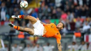 Calciomercato Milan: su Depay spunta anche la Juventus