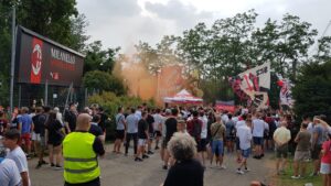 Milan: lunedì il raduno a Milanello ma niente tifosi, né selfie