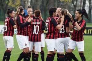 Milan femminile, la carica per il derby con l’Inter attraverso i social