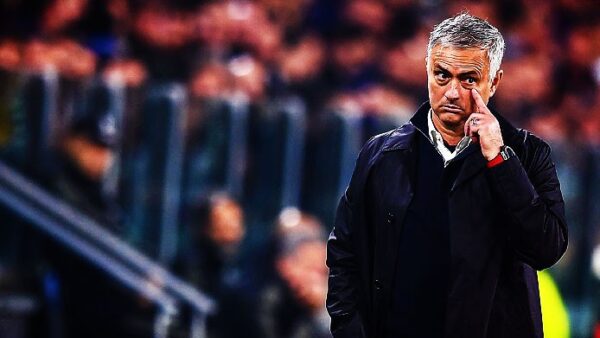 Mourinho tris manchester united novembre
