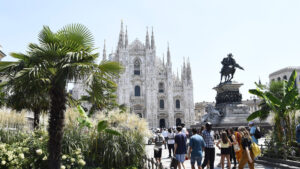 Milano, divieto di fumo all’aperto da gennaio: vale anche negli stadi