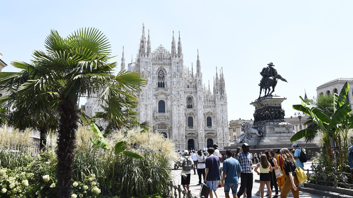 Milano, divieto di fumo all'aperto da gennaio: vale anche negli stadi 26 turisti MG25668 1 1