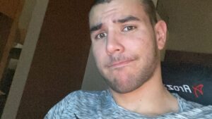 Milan, Theo Hernandez sorpresa anche nel look – FOTO