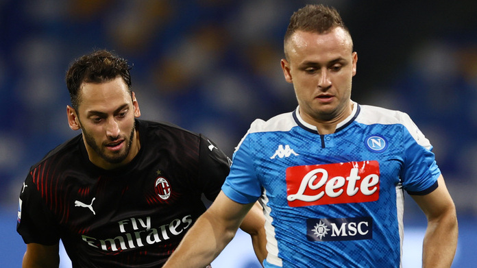 Napoli-Milan: come arrivano le squadre all'imprevedibile "sfida Scudetto" 26 Lobotka Calhanoglu AGP 7724 1 1