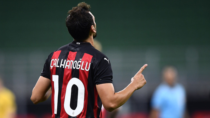 Milan, si complica il rinnovo di Calhanoglu: «Chiede 7 milioni all'anno» 26 esult gol Calhanoglu 2NC8360 1 1