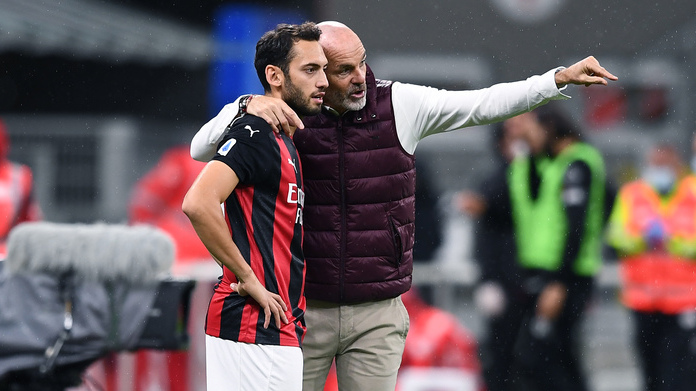 Pioli su Calha e Gigio: «Li ringrazio per quello che hanno fatto, ma ora guardiamo avanti» 26 Pioli Calhanoglu MG1 7360 1 1