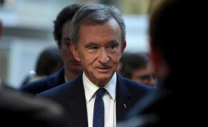 Arnault supera i 100 miliardi di patrimonio: pronta un’offerta al Milan?