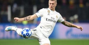 Toni Kroos esplode contro l’UEFA e FIFA: «Siamo burattini»