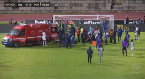 Paura in Portogallo: sviene un giocatore del Porto in campo