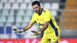 Buffon al Parma, i tifosi gialloblù non ci stanno: «Mercenario!»