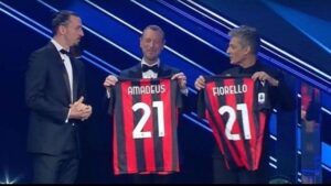 Ibrahimovic a Sanremo LIVE: fa vestire in rossonero Fiorello e Amadeus – FOTO
