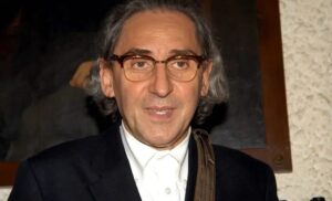 Morto Franco Battiato: l’Italia piange la scomparsa del celebre cantautore