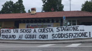 Bologna alleato del Milan contro la Juve. I tifosi non hanno dubbi – FOTO