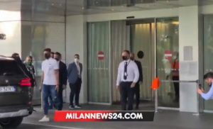 Giroud atterrato a Milano: comincia la sua avventura rossonera VIDEO