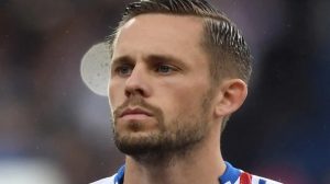 Scandalo pedofilia Premier League, l’Everton sospende un calciatore