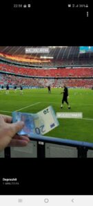 Donnarumma irriso da un tifoso: banconota da venti euro per lui- FOTO 29 WhatsApp Image 2021 07 02 at 23.02.48