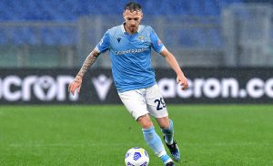 Lazio, infortunio per Lazzari. Potrebbe saltare la sfida con il Milan