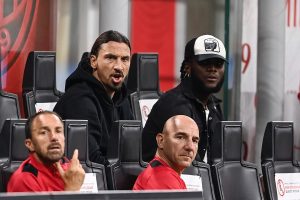 Milan Cagliari: Kessie e Ibrahimovic incitano i compagni dalla panchina