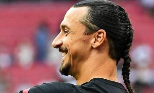 Ibrahimovic sfoggia il nuovo look: treccia da sumurai per lo svedese – FOTO