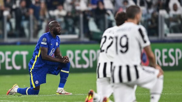 Ginocchio razzismo juve chelsea