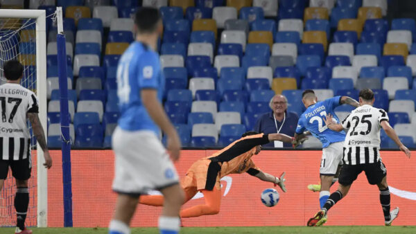 Napoli juve gol politano szczesny