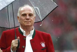 Hoeness, duro attacco al PSG: «I vostri soldi di m***a non bastano»