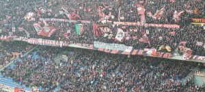 Gazidis torna a San Siro: ovazione dei tifosi rossoneri al suo arrivo