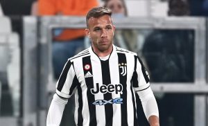 Juventus, tegola Covid: Arthur e Pinsoglio positivi