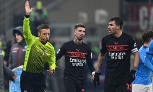 Milan protagonista in negativo, ma Massa regala i tre punti al Napoli