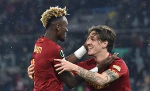 Gol Abraham: deviazione su tiro di Pellegrini, Maignan battuto