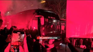 Milan Juve: arrivato il pullman dei rossoneri a San Siro – VIDEO