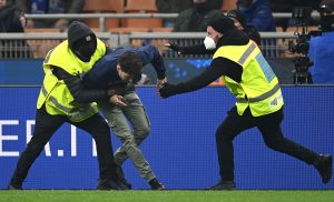 Inter Milan, scontri ed invasioni di campo: Daspo a sei tifosi