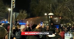 MN24 – Milan Lazio: l’arrivo del pullman rossonero a San Siro, VIDEO