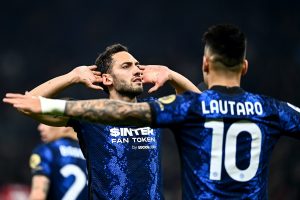 Calhanoglu, doppio obiettivo contro il Napoli: «Vincere e fare gol su punizione»