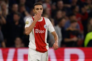 Benfica Ajax, la dirigenza del Milan osserva e i tifosi impazziscono: «Che upgrade Mazraoui»